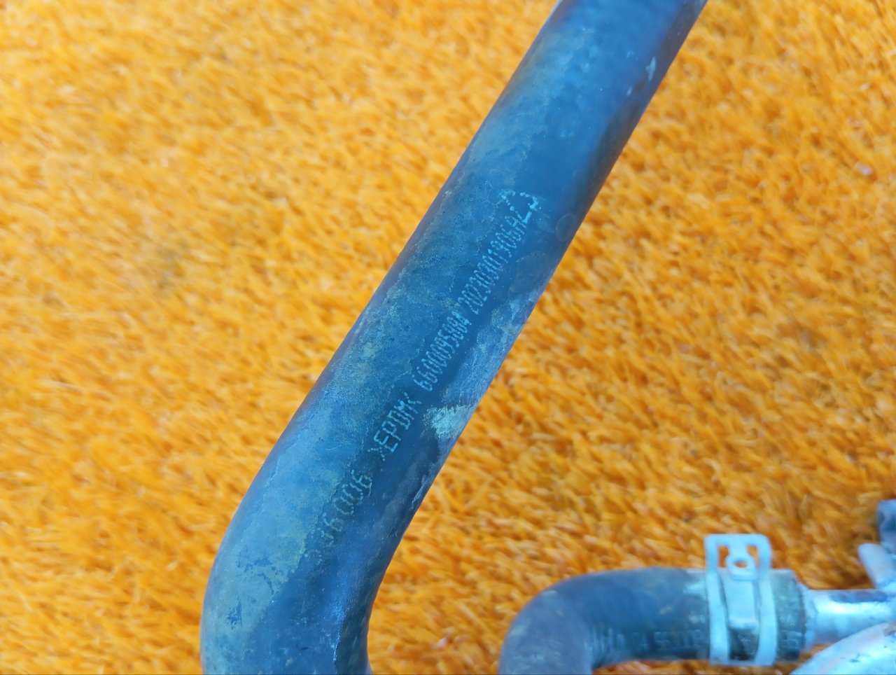 Трубка системы охлаждения