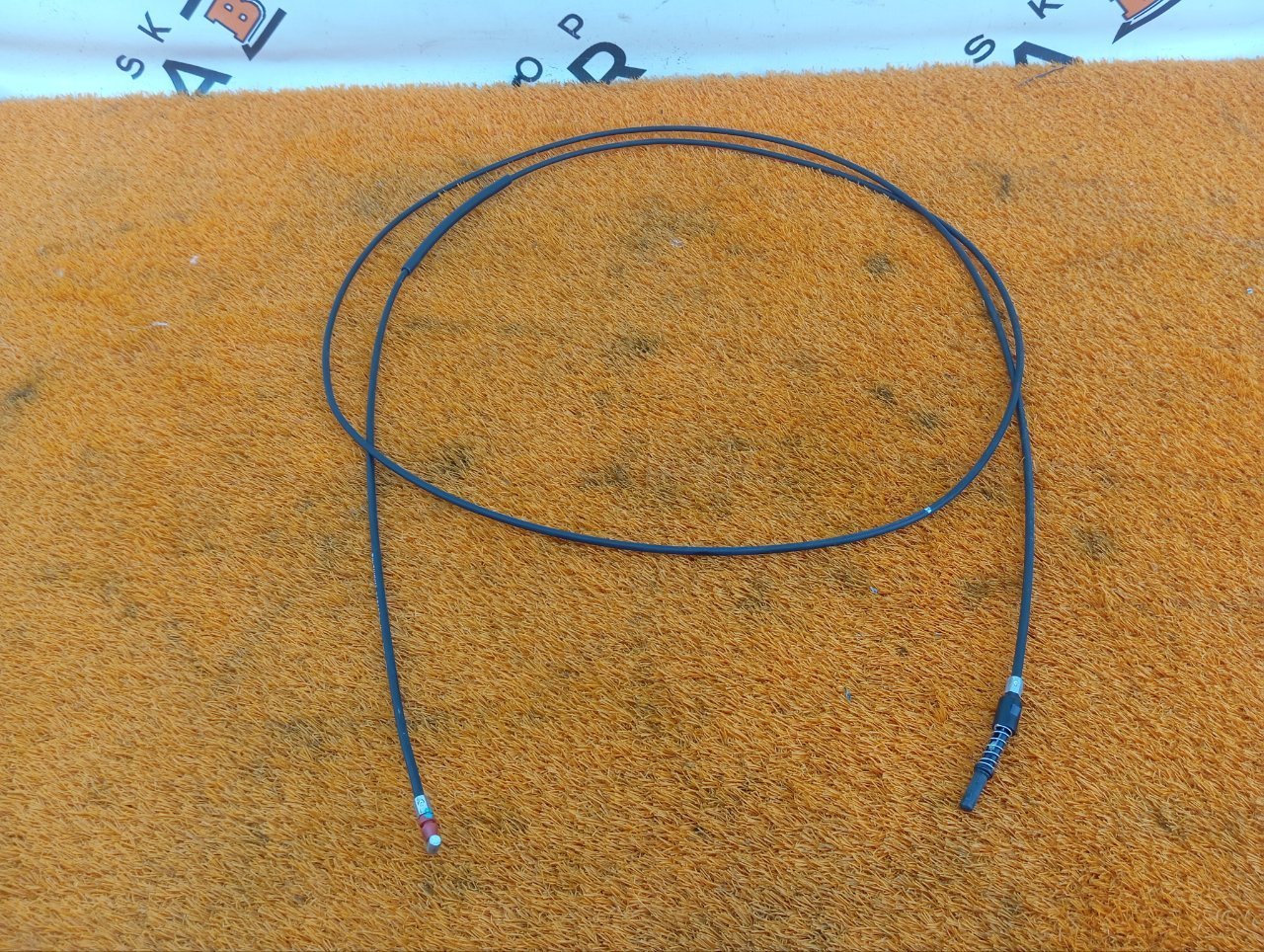 Трос лючка топливного бака