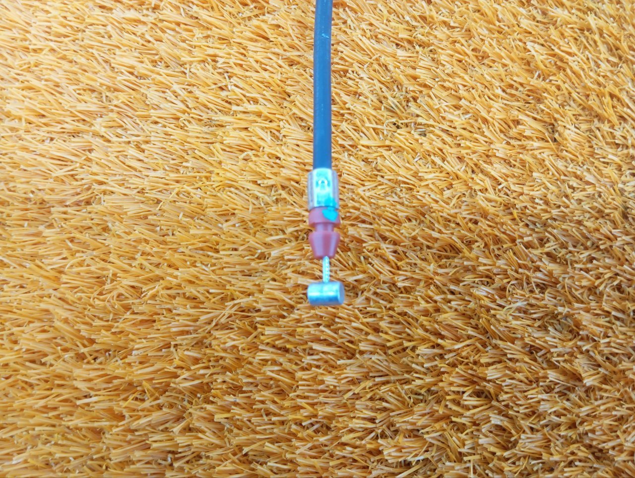 Трос лючка топливного бака