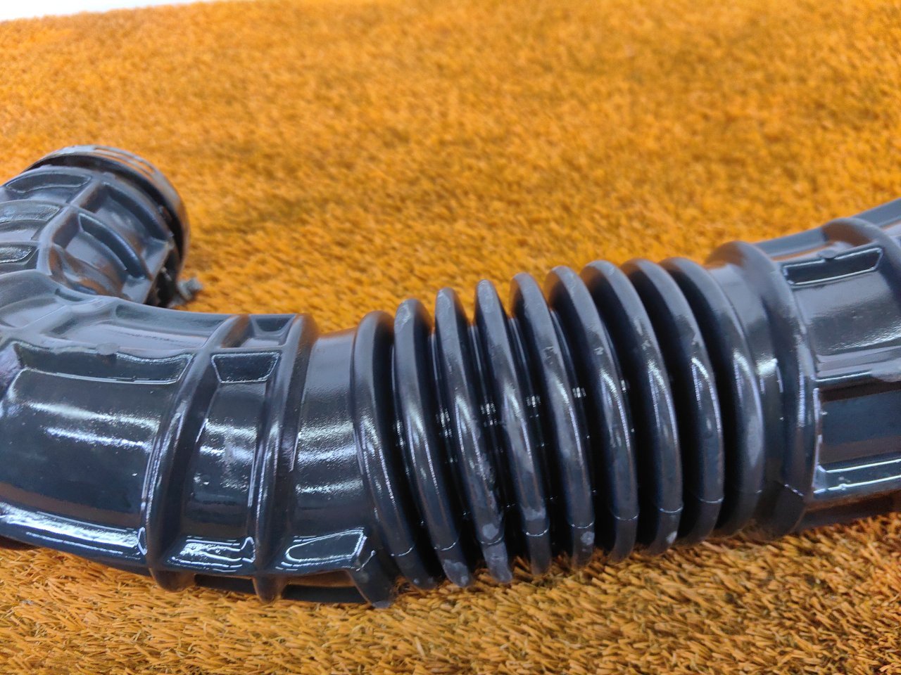 Патрубок воздушного фильтра