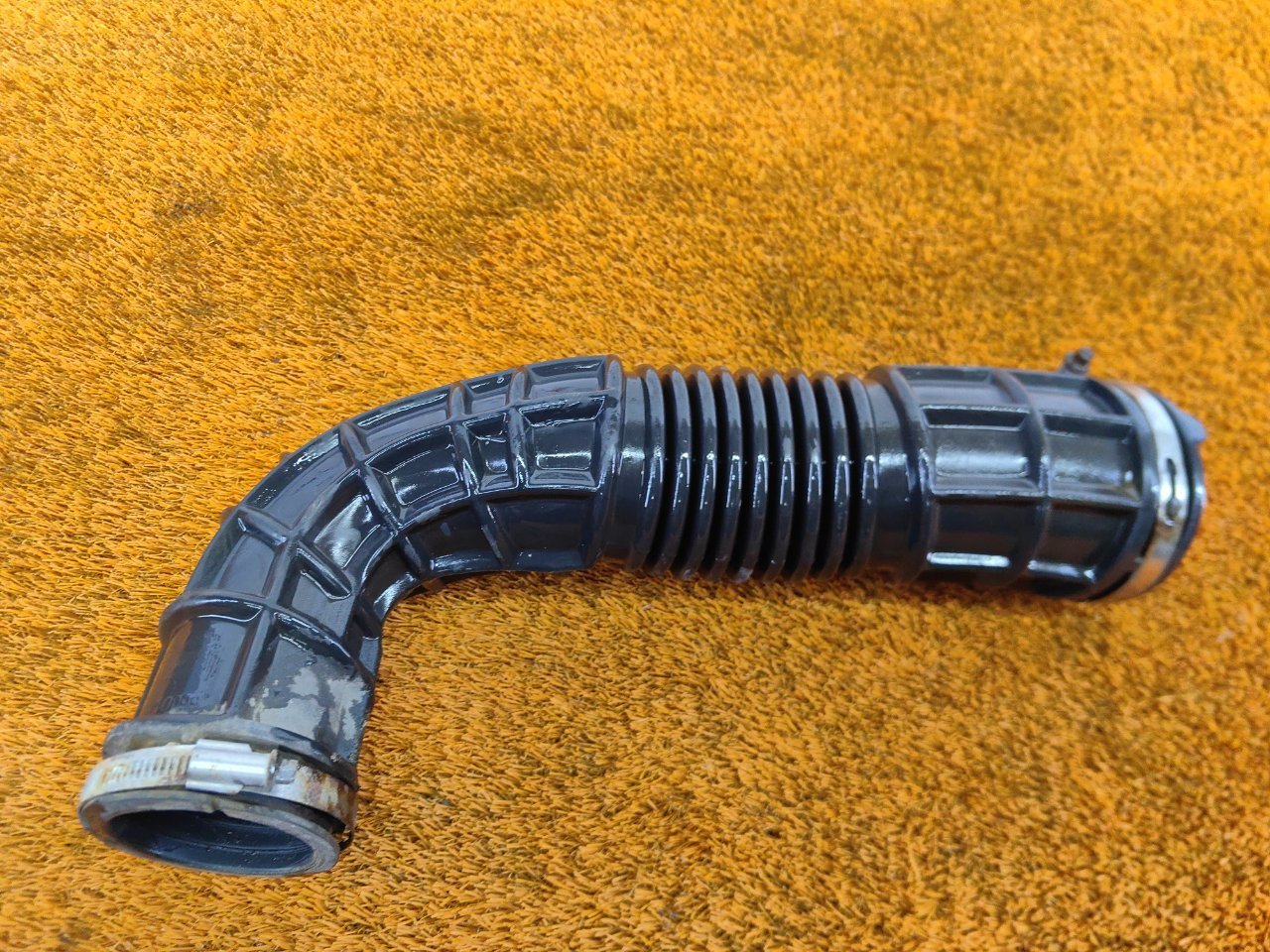 Патрубок воздушного фильтра