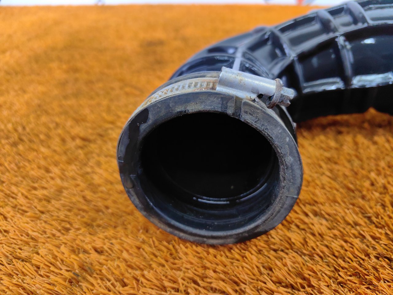 Патрубок воздушного фильтра