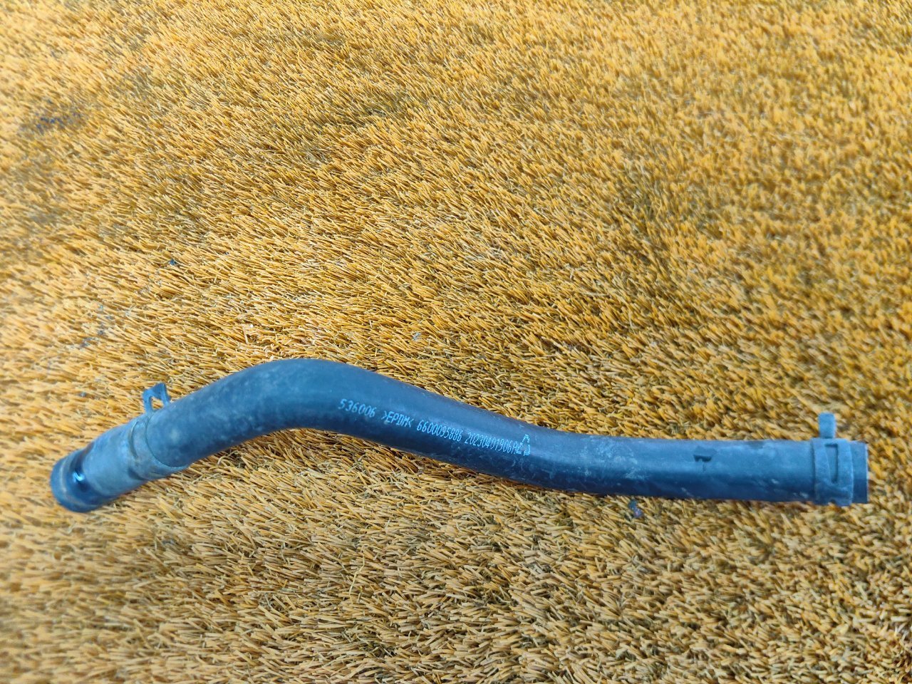 Патрубок системы охлаждения