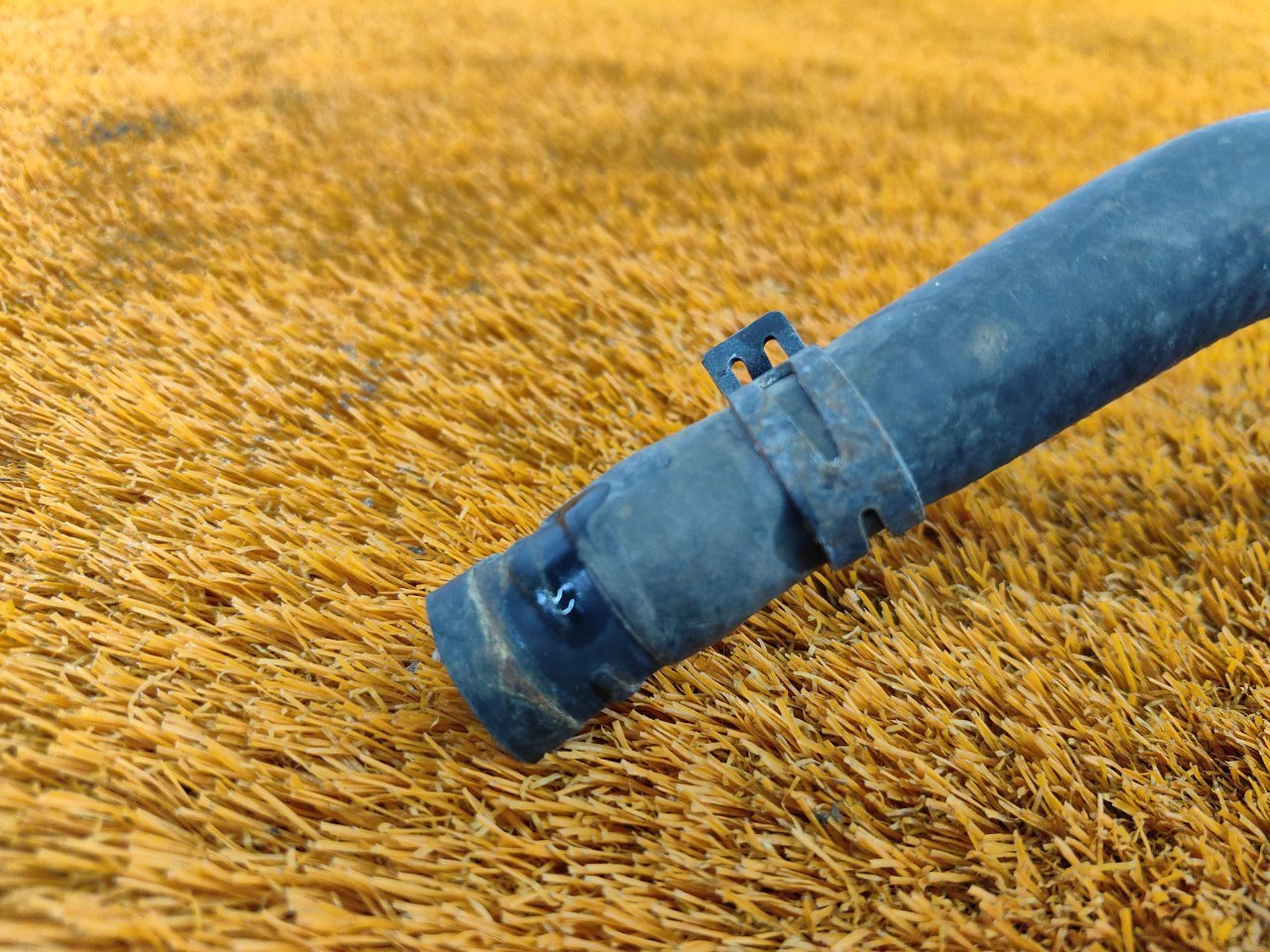 Патрубок системы охлаждения