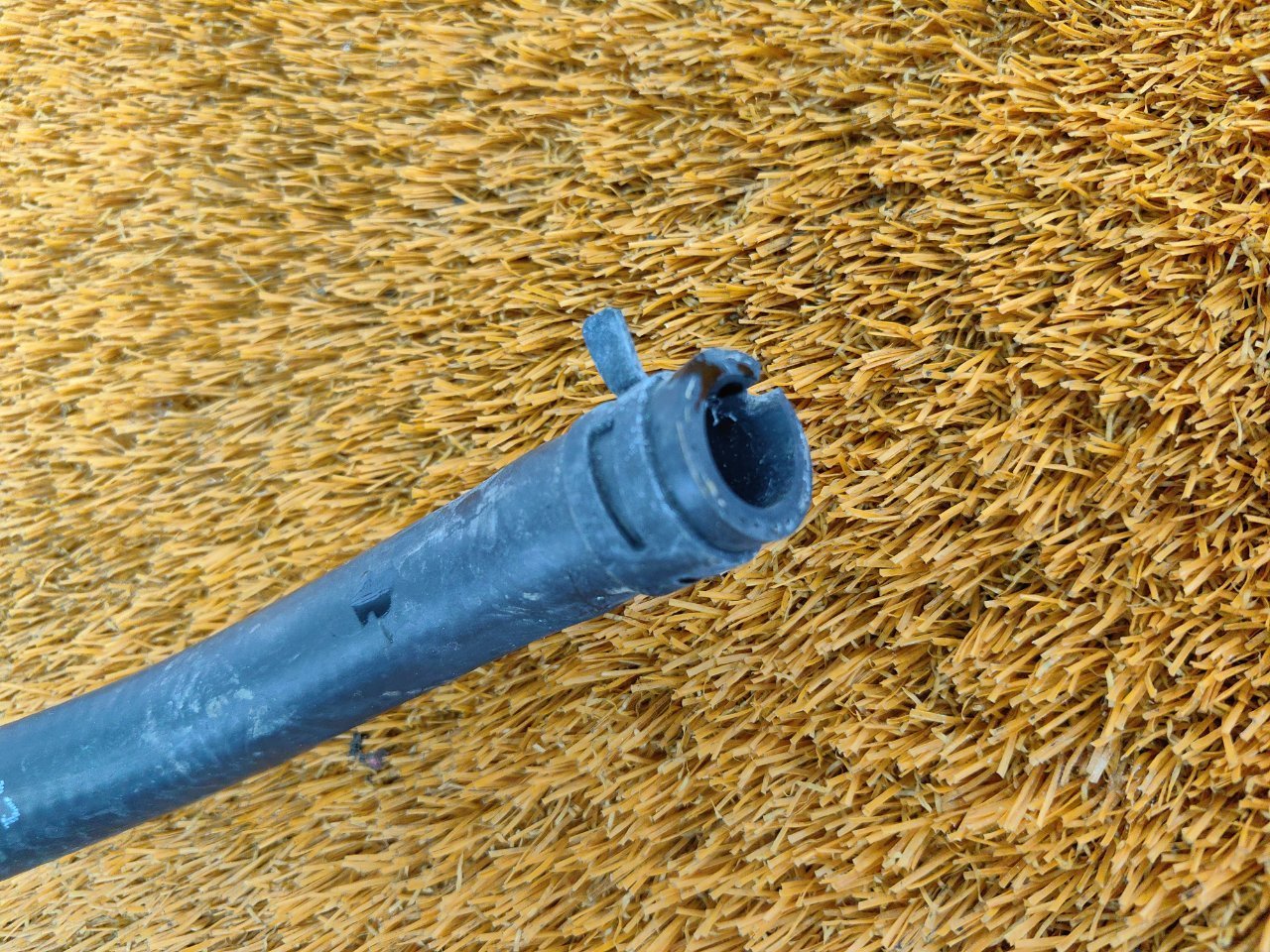 Патрубок системы охлаждения