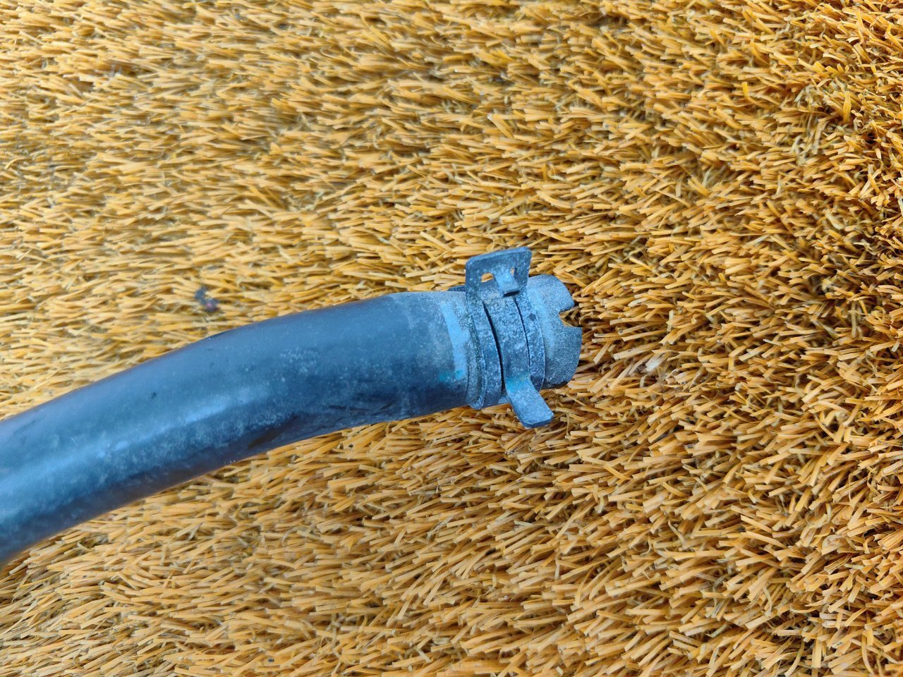 Патрубок системы охлаждения