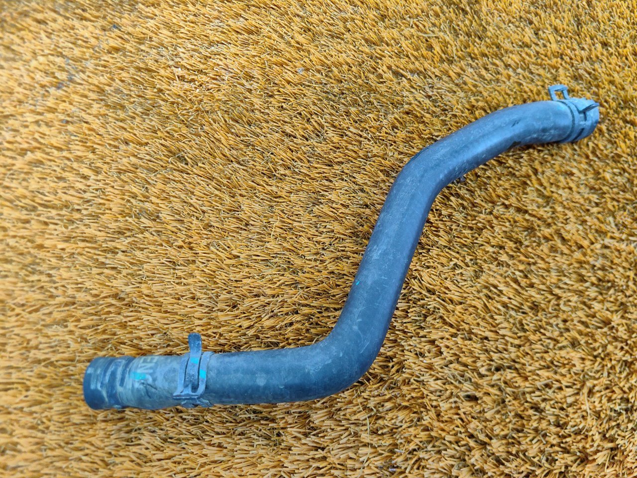 Патрубок системы охлаждения