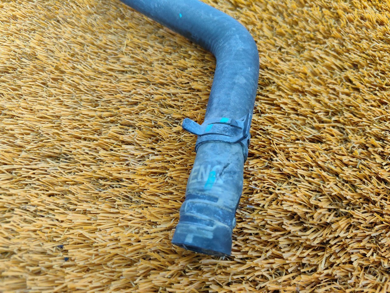 Патрубок системы охлаждения