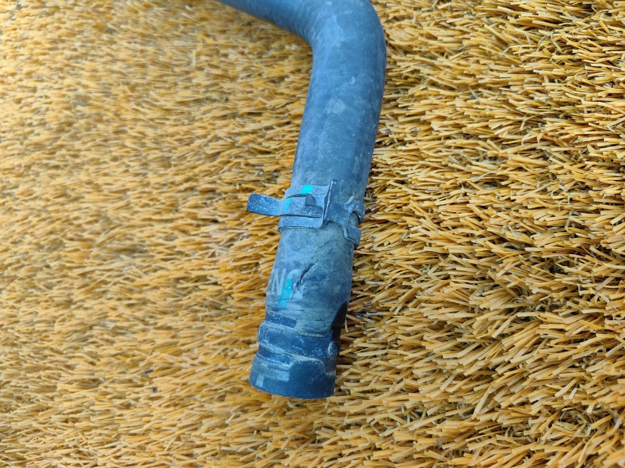 Патрубок системы охлаждения