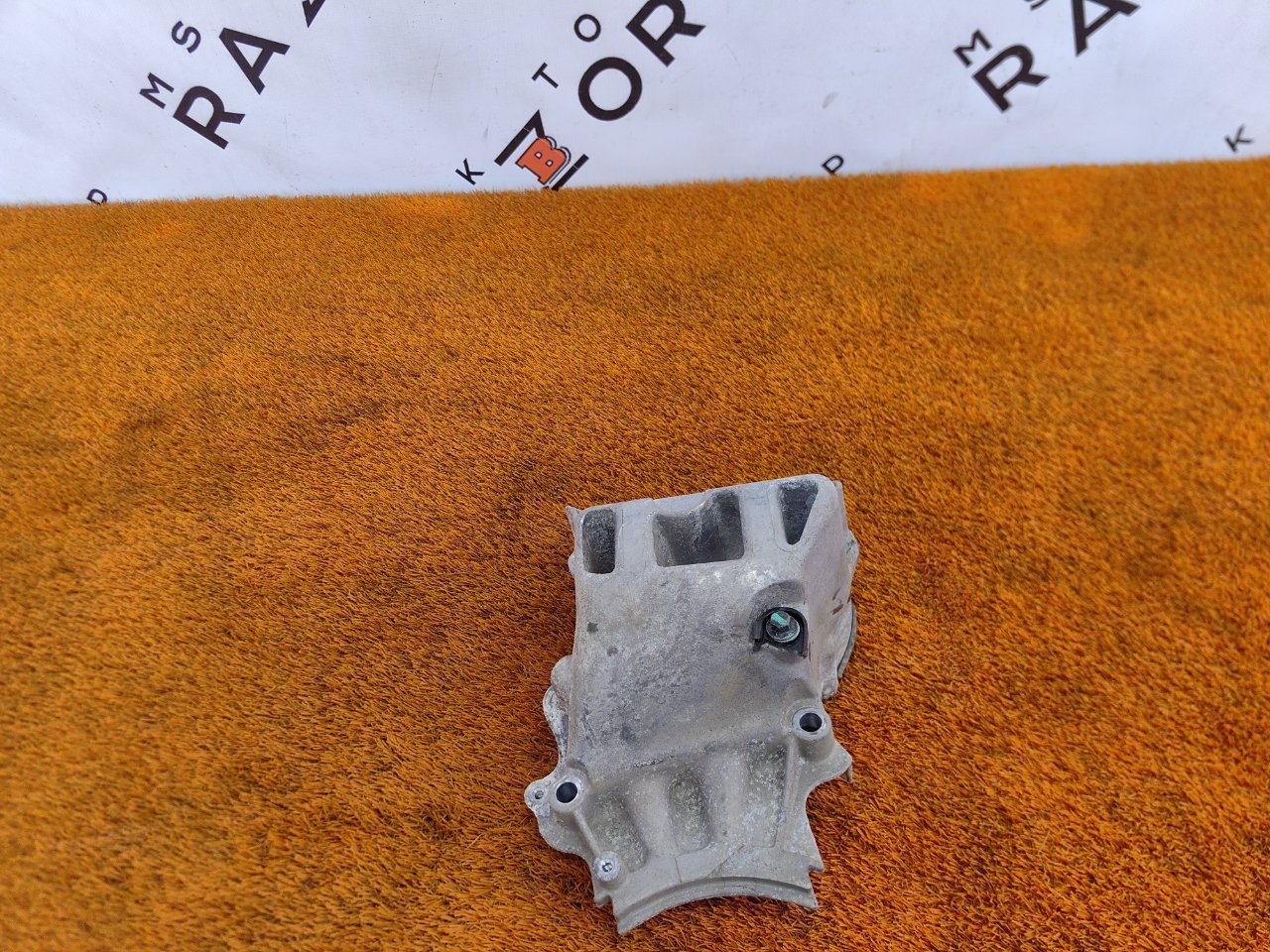 Кронштейн двигателя