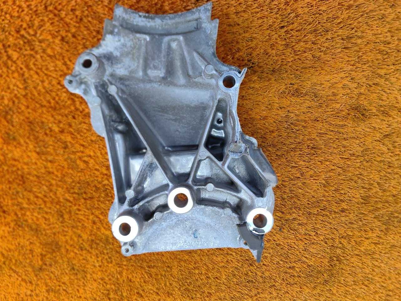 Кронштейн двигателя