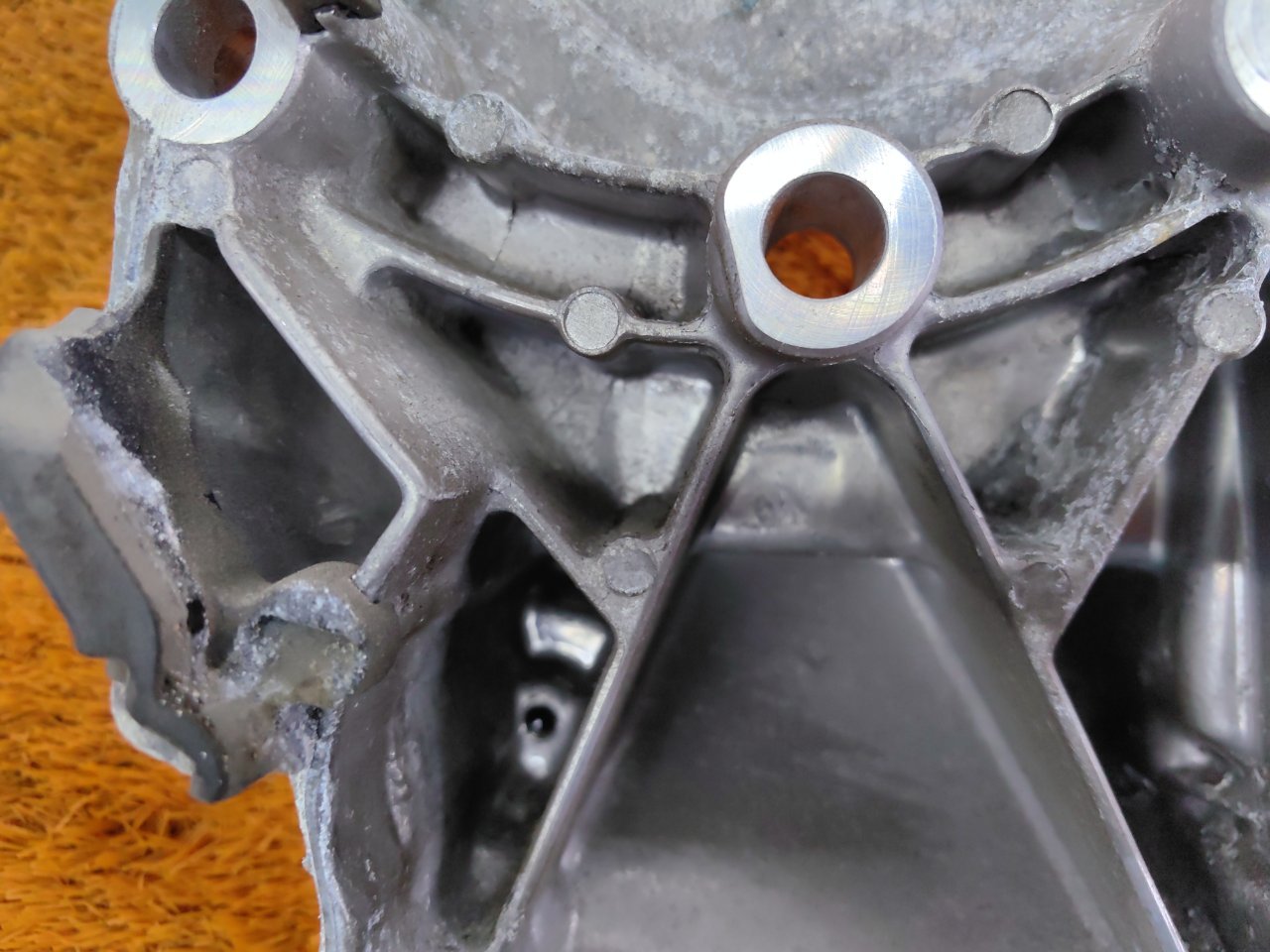 Кронштейн двигателя