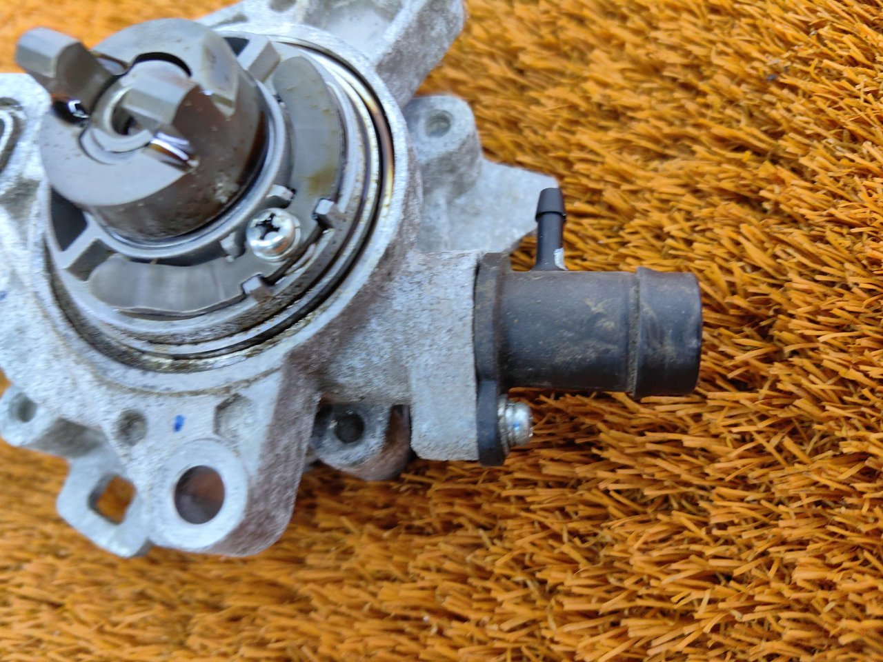 Насос вакуумный