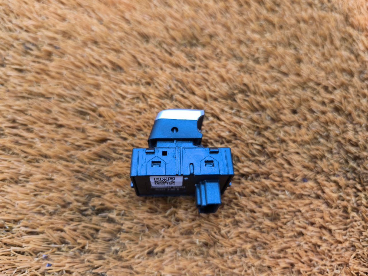 Кнопка стеклоподъемника