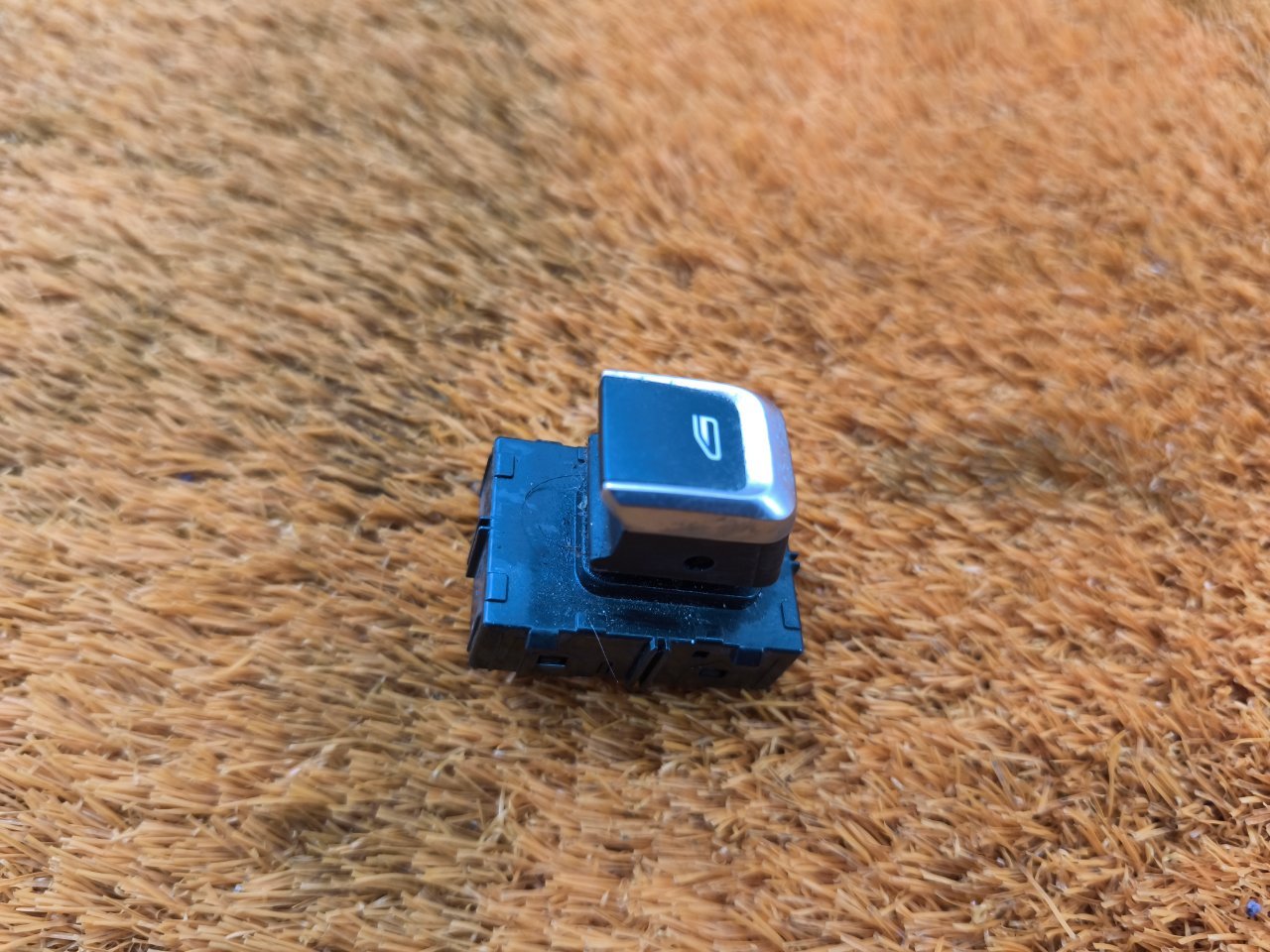 Кнопка стеклоподъемника