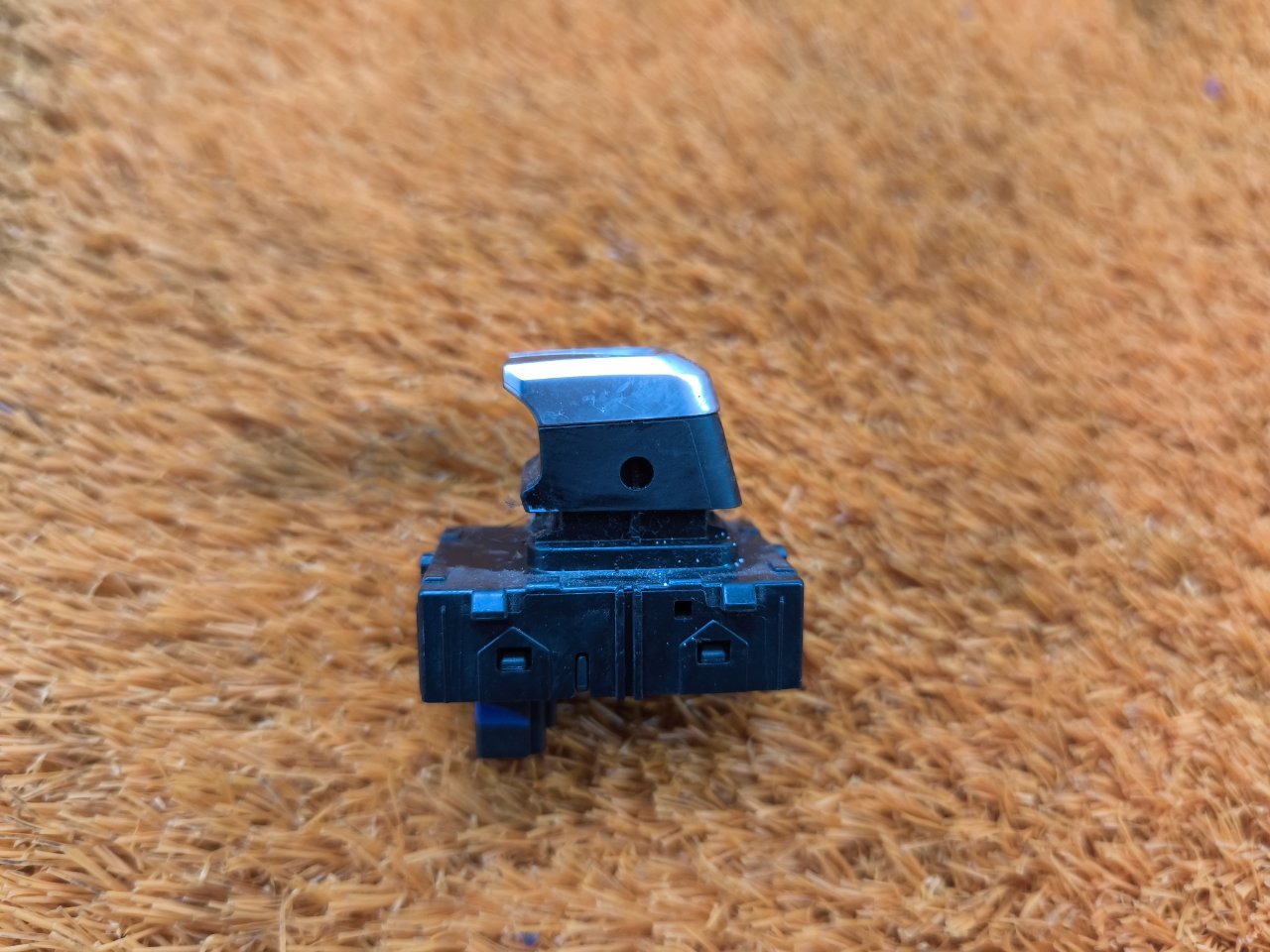 Кнопка стеклоподъемника