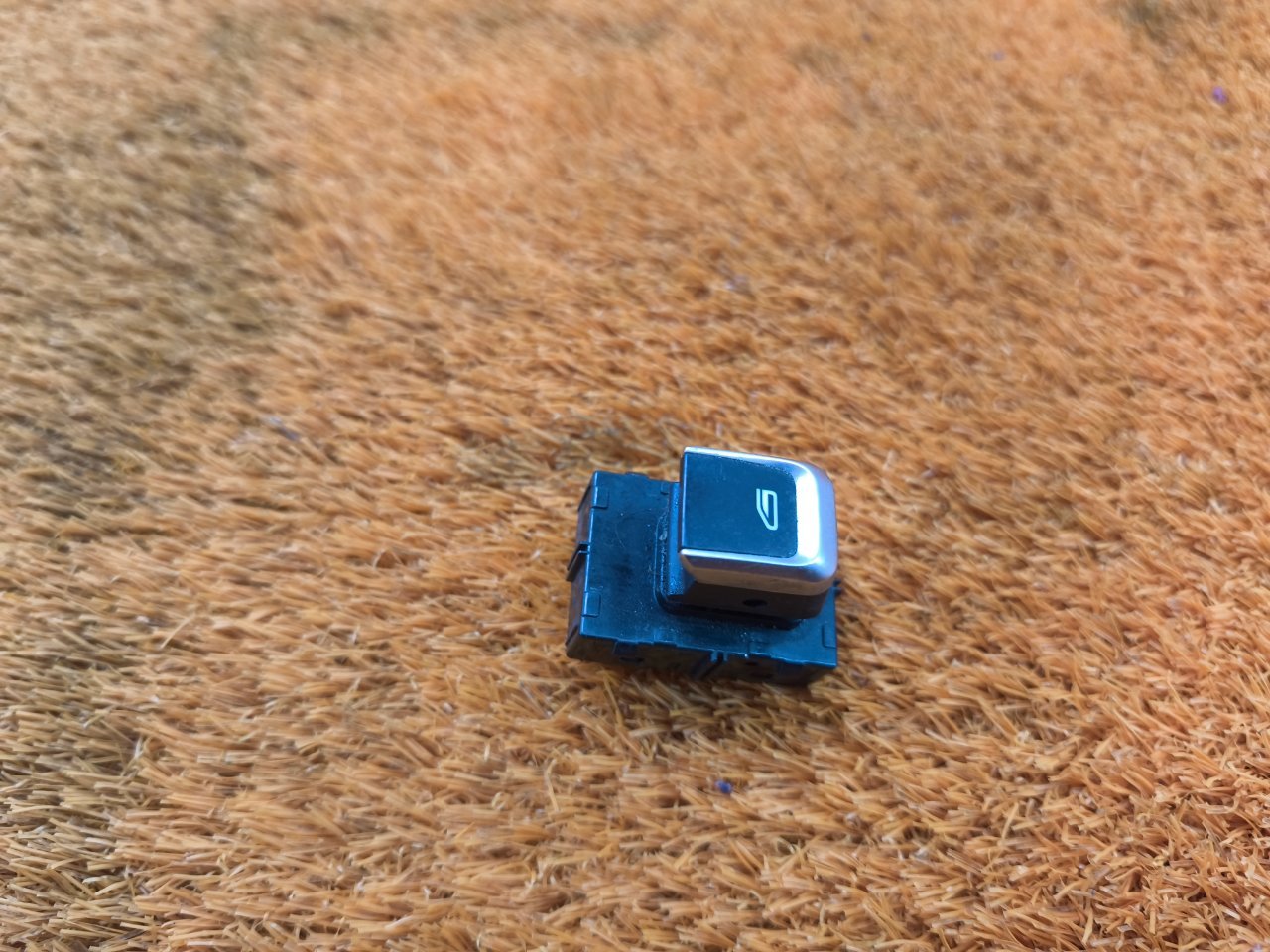 Кнопка стеклоподъемника