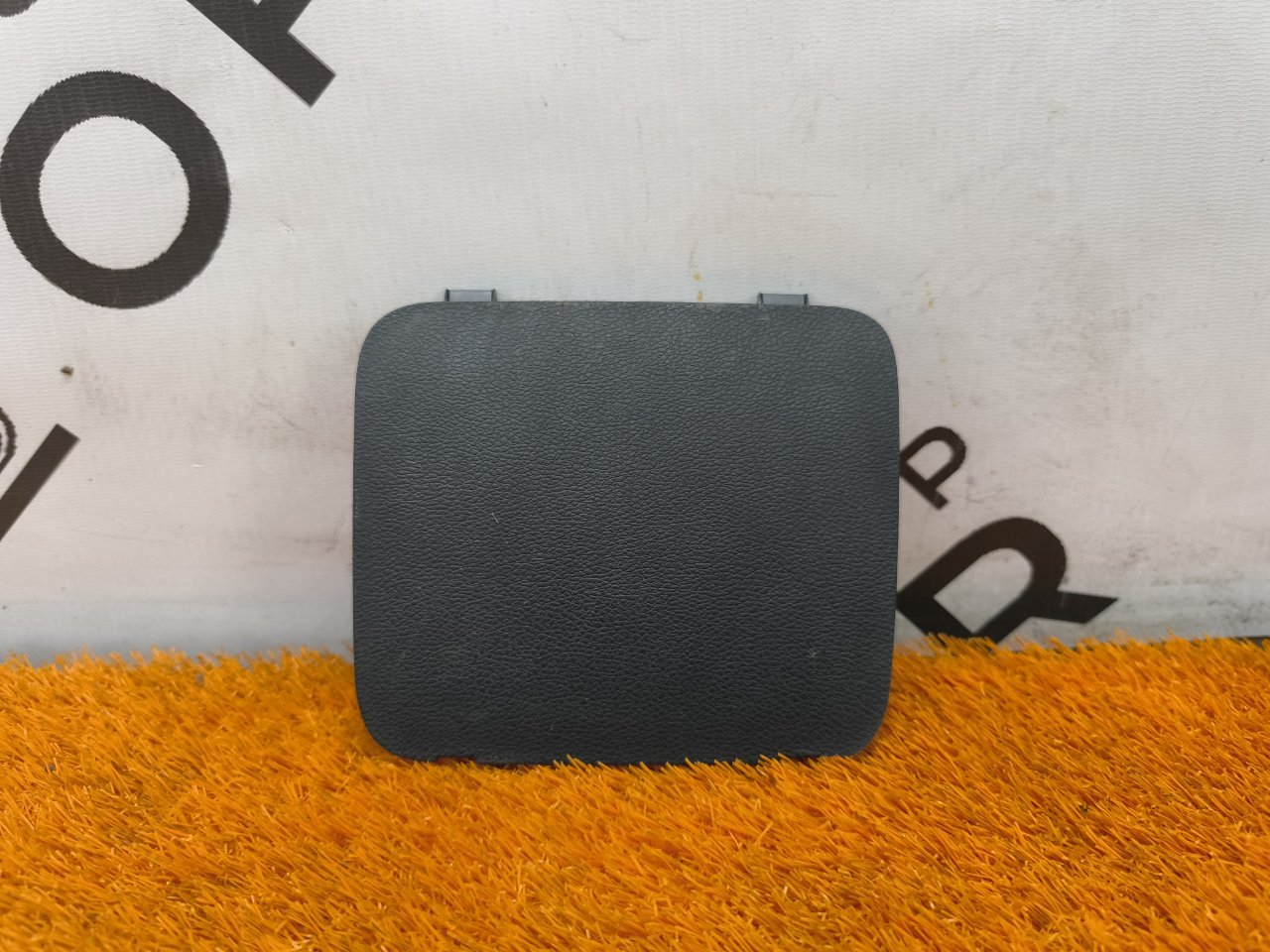 Крышка блока предохранителей