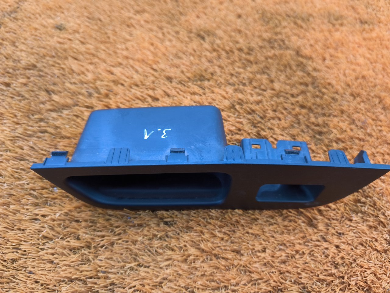 Накладка обшивки двери