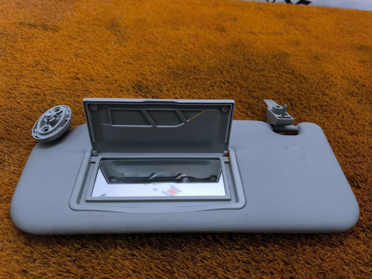 Козырек солнцезащитный