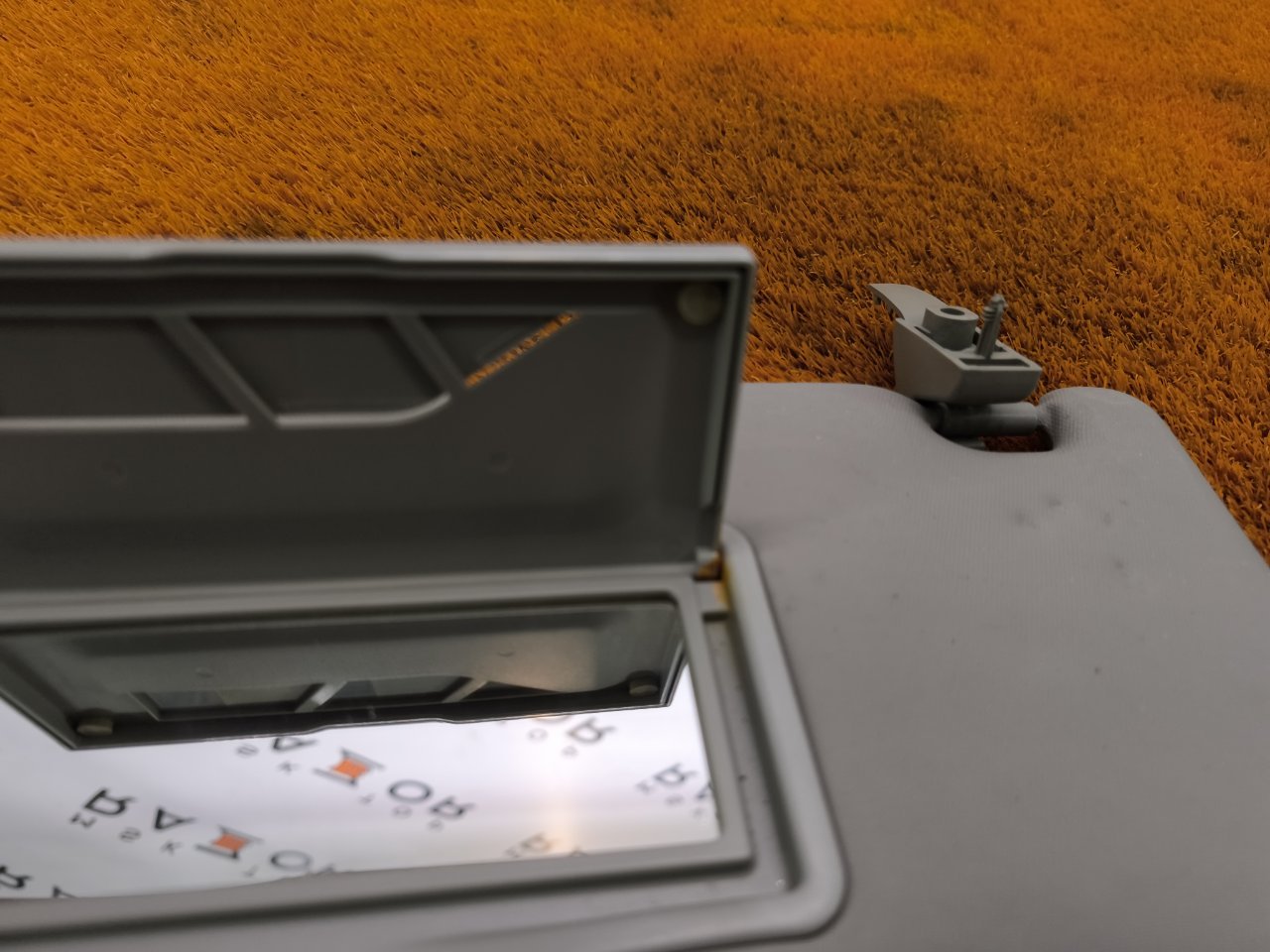 Козырек солнцезащитный