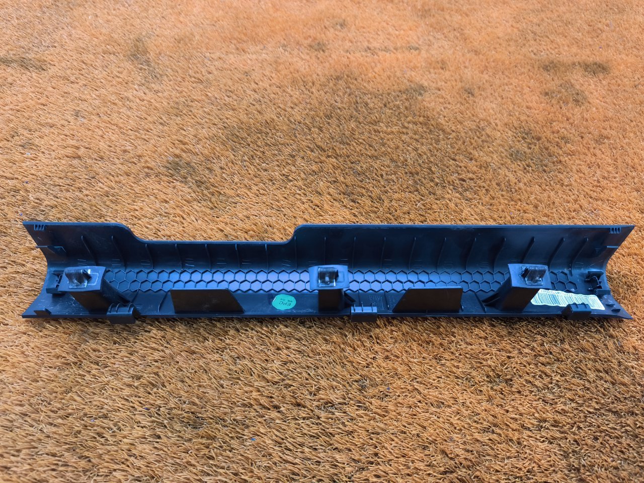 Накладка на порог салона