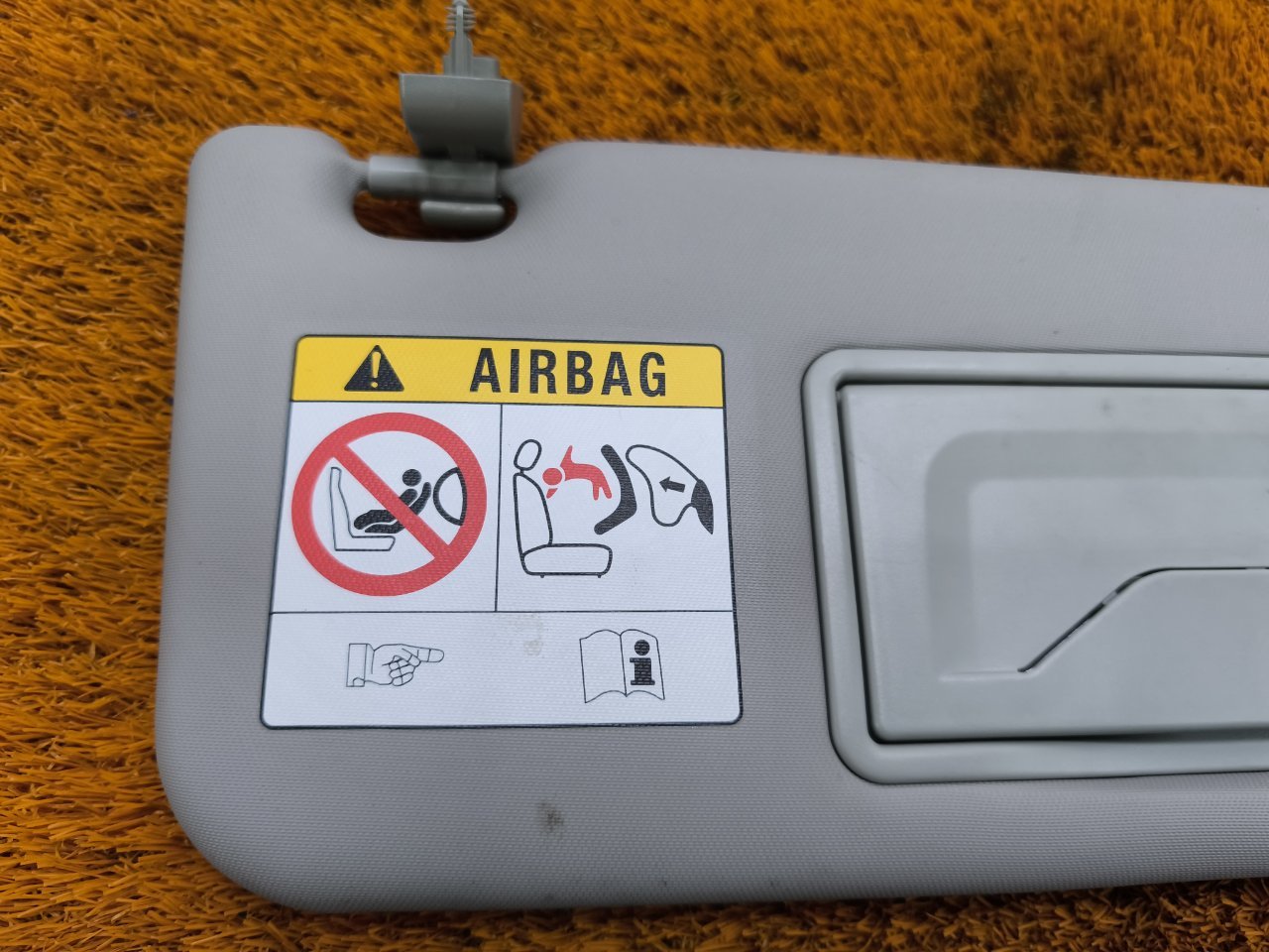 Козырек солнцезащитный