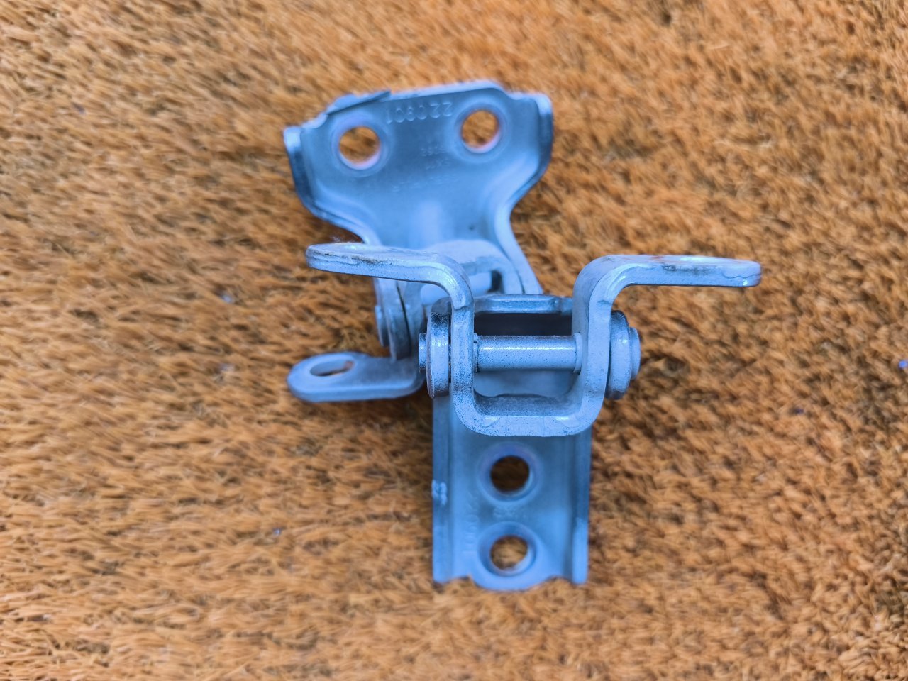 Петля двери