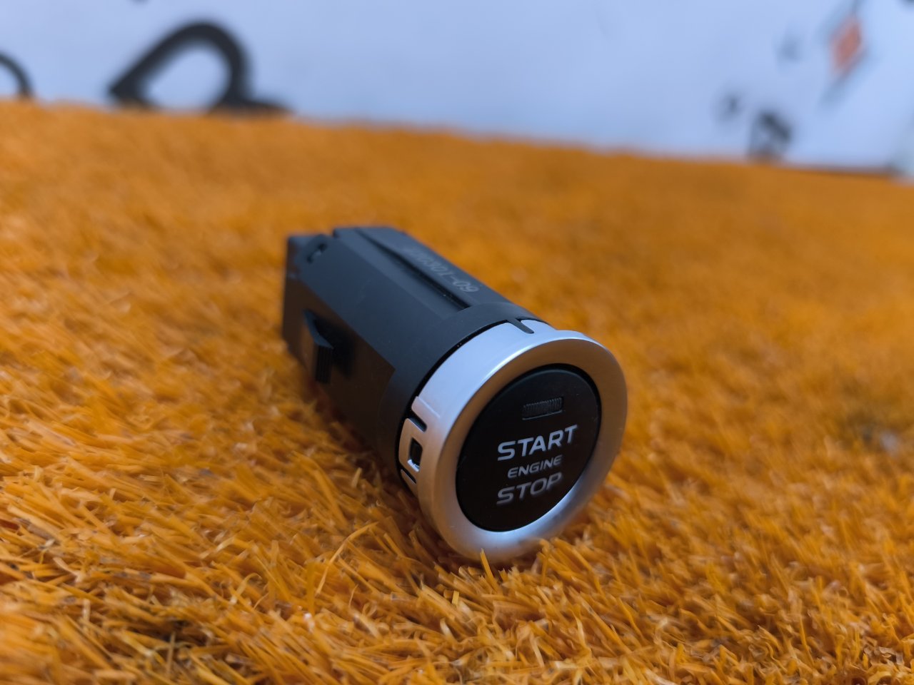 Кнопка запуска двигателя