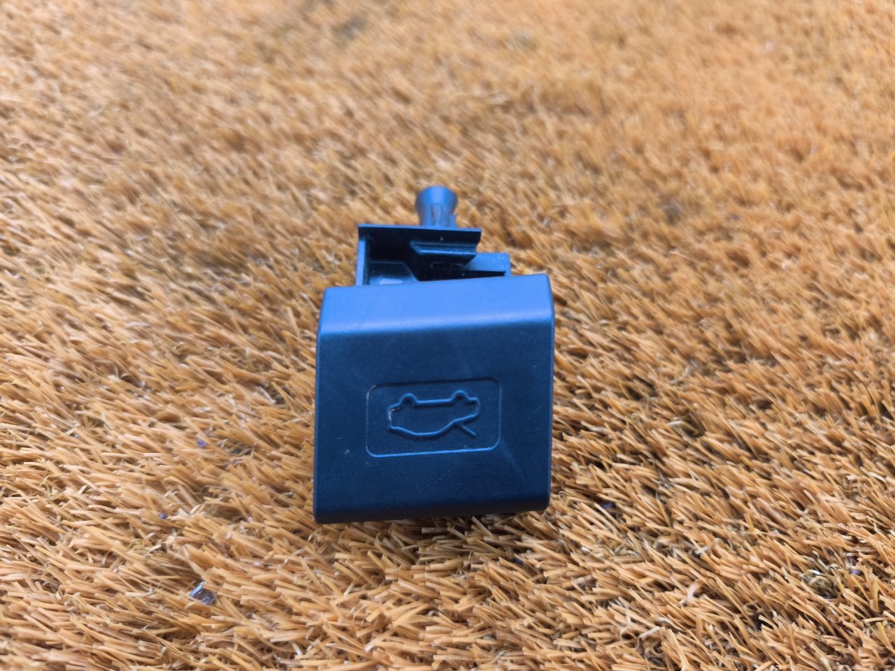 Ручка открывания капота