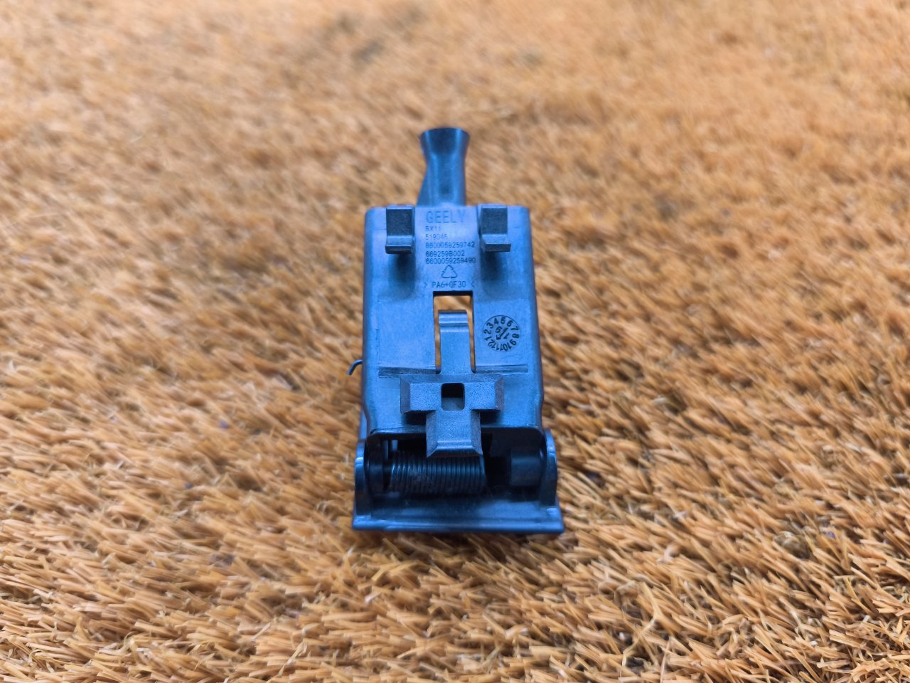 Ручка открывания капота