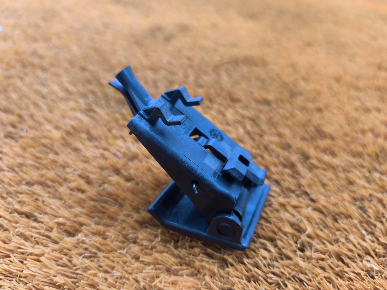 Ручка открывания капота