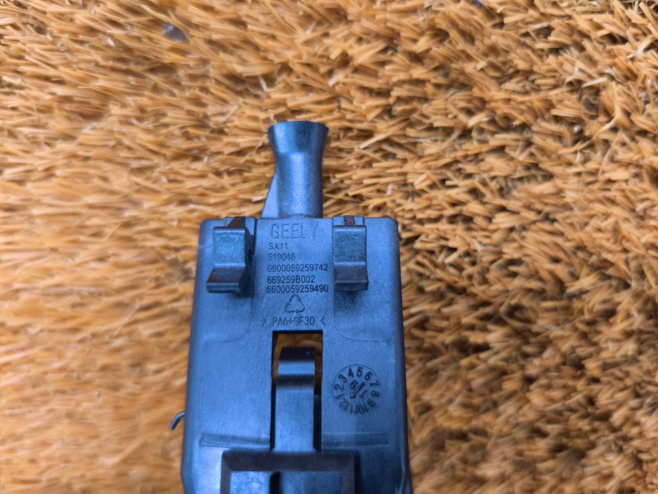 Ручка открывания капота