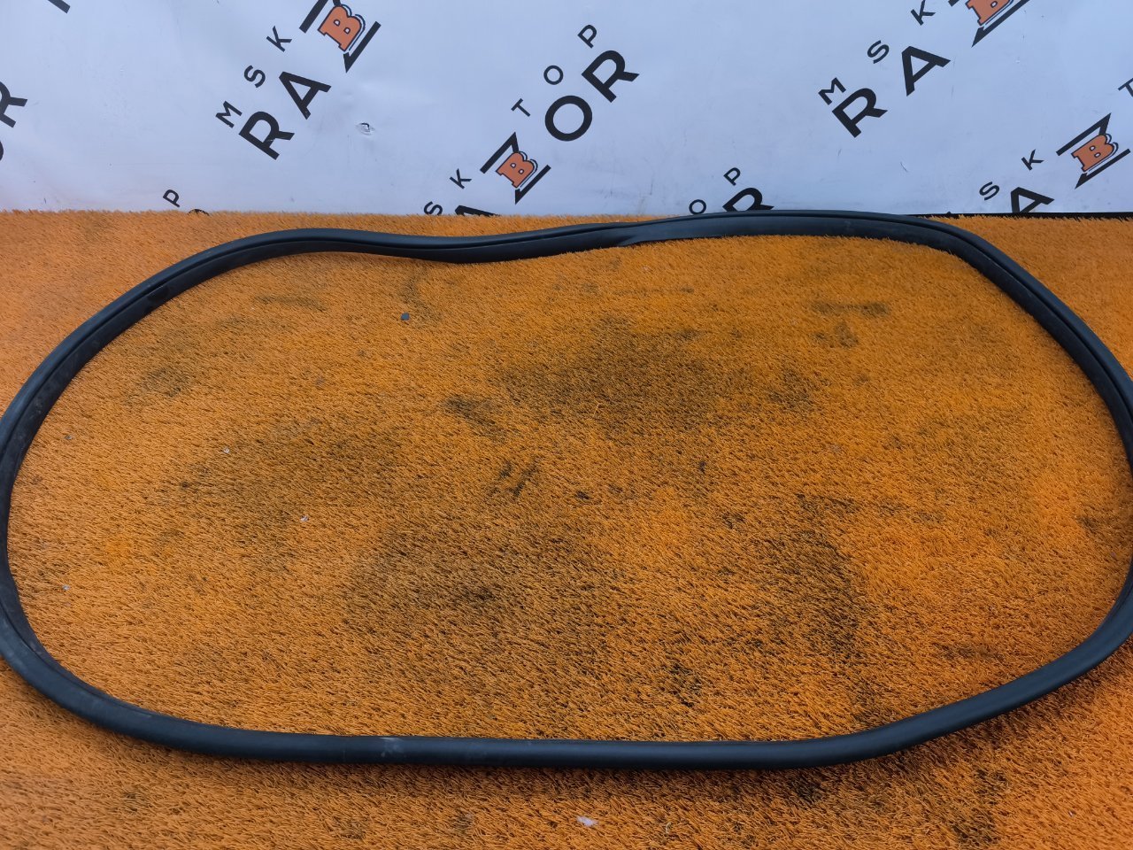 Уплотнитель проема двери