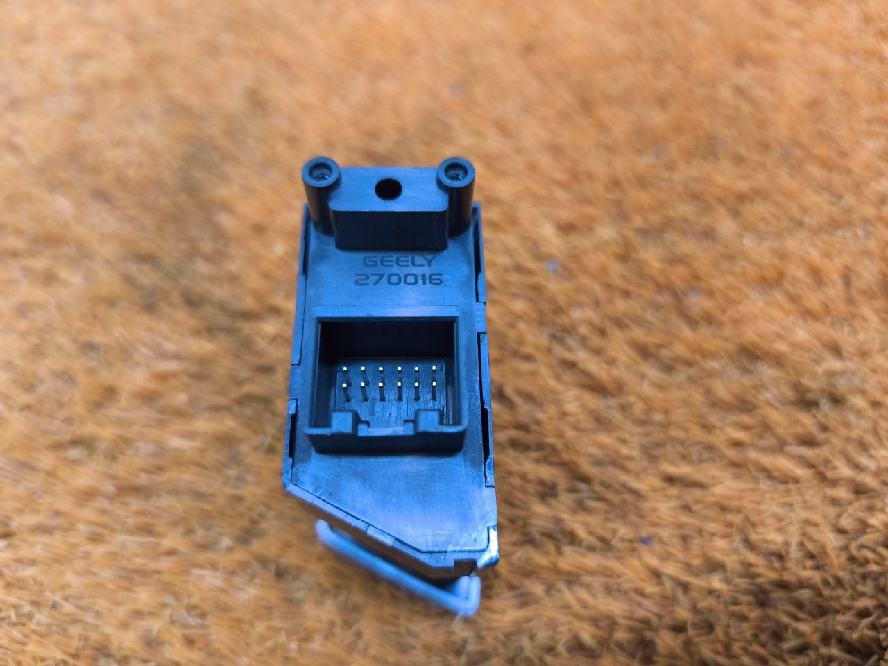 Кнопка стояночного тормоза