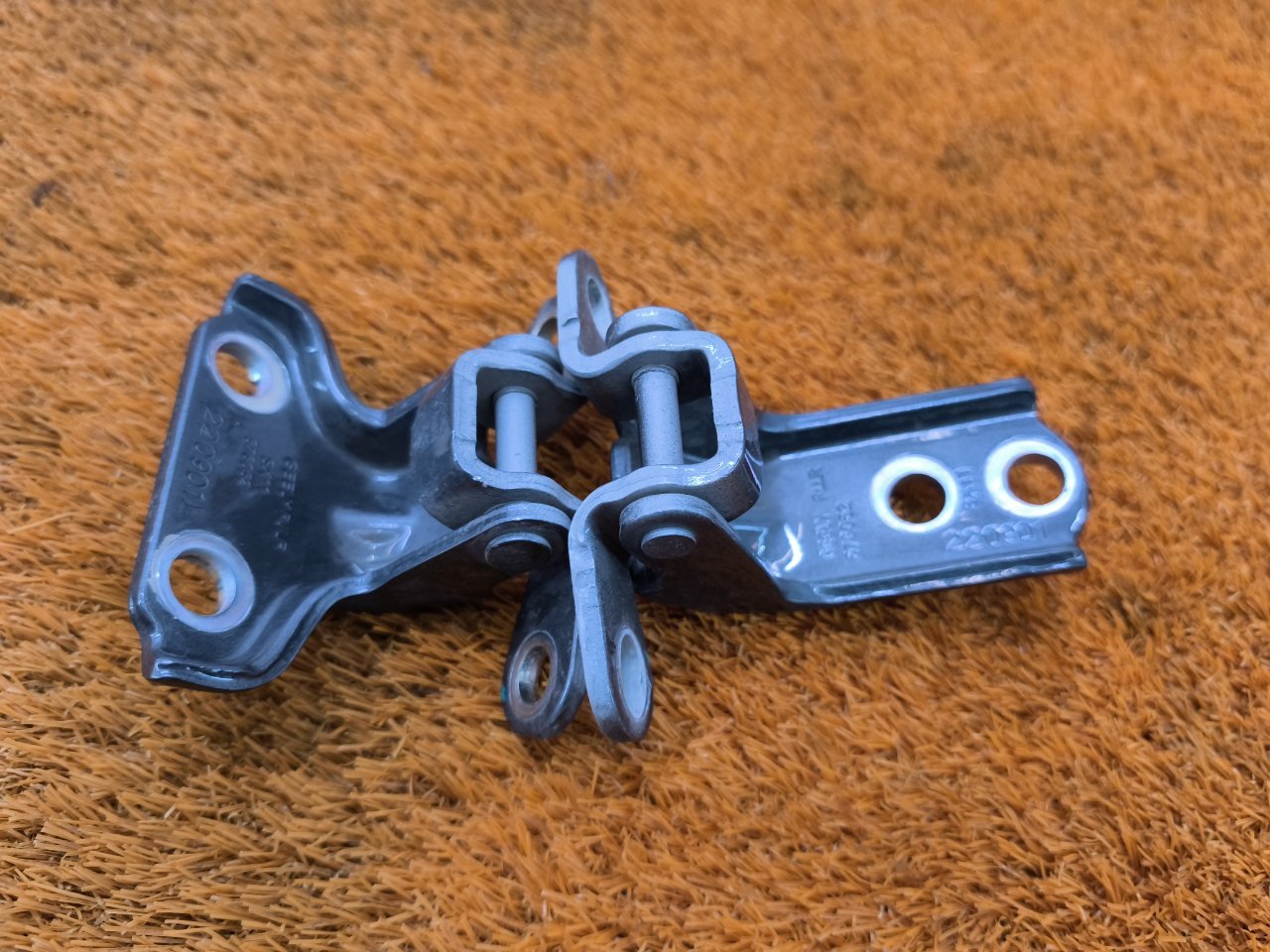 Петля двери