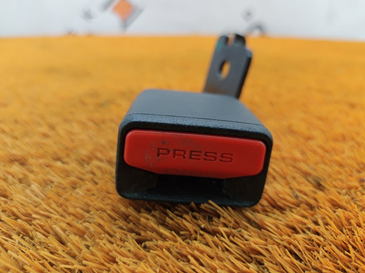 Ответная часть ремня безопасности