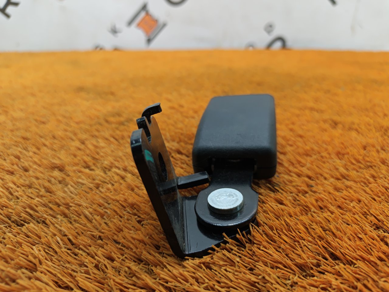 Ответная часть ремня безопасности