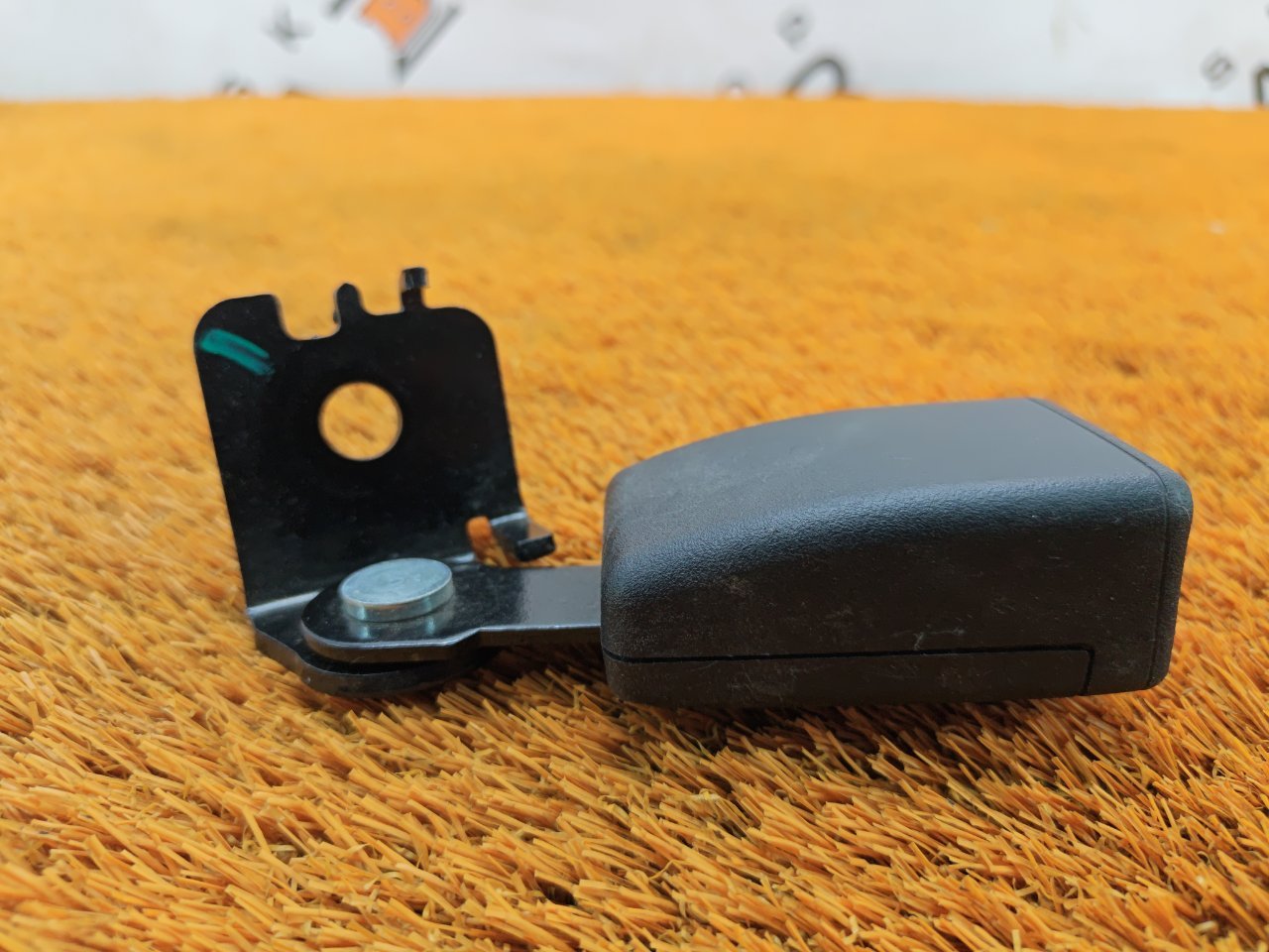 Ответная часть ремня безопасности