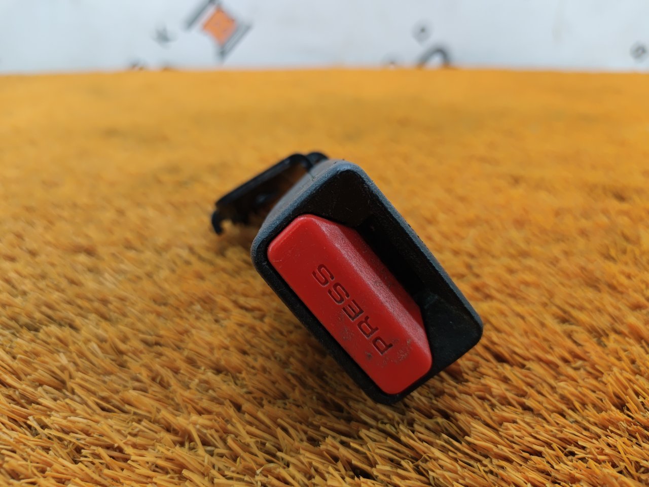 Ответная часть ремня безопасности