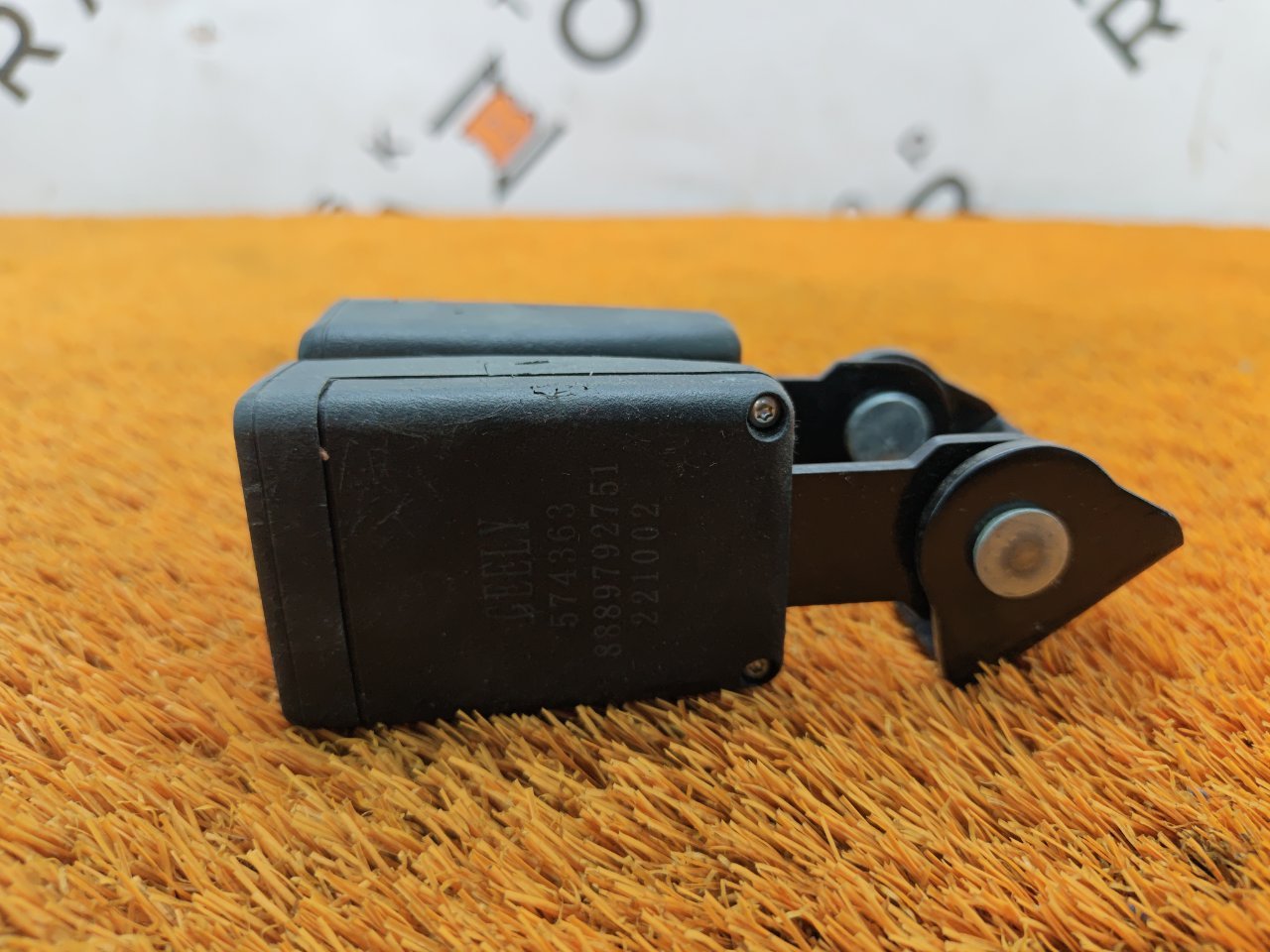 Ответная часть ремня безопасности