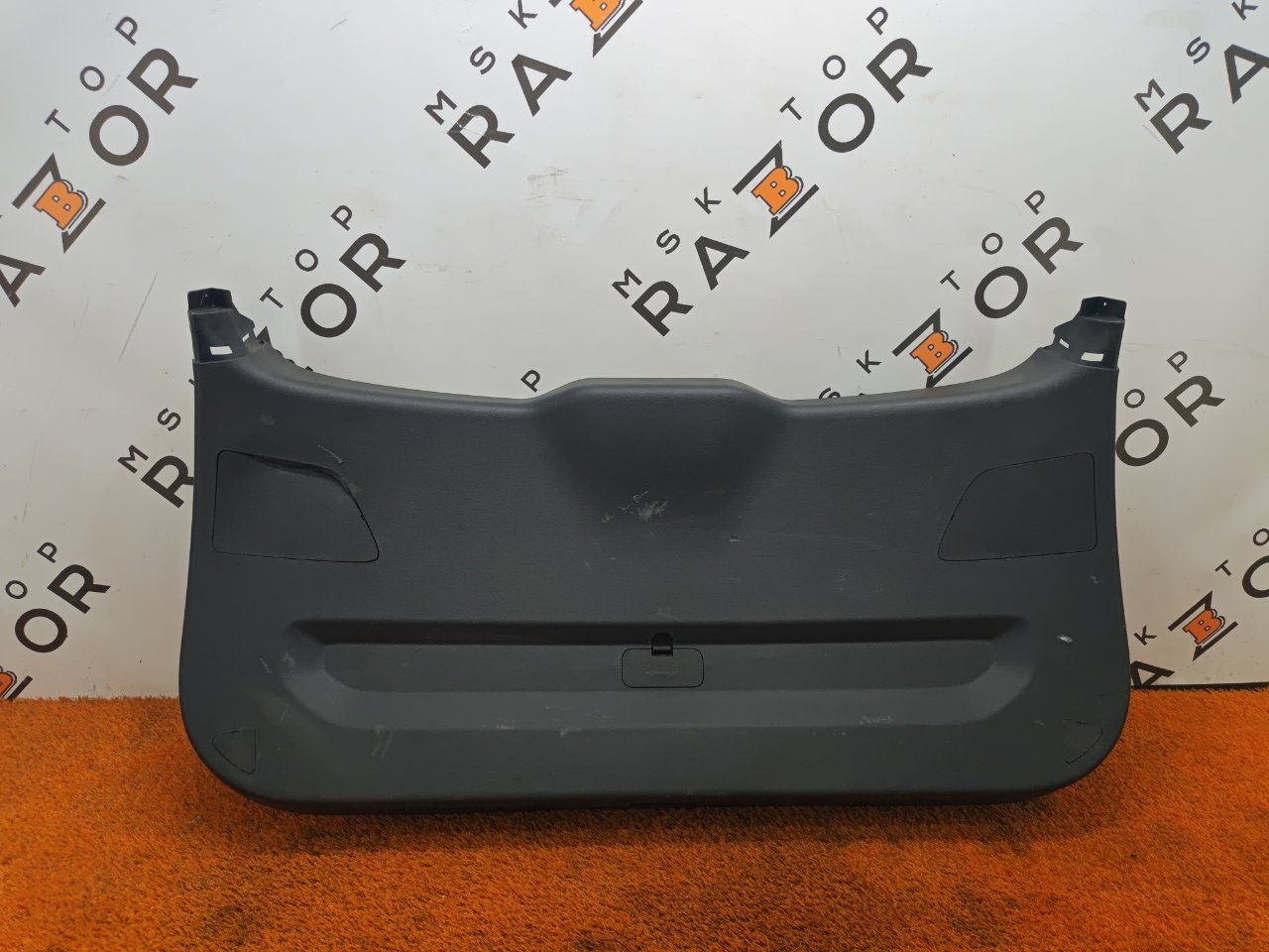 Обшивка двери багажника