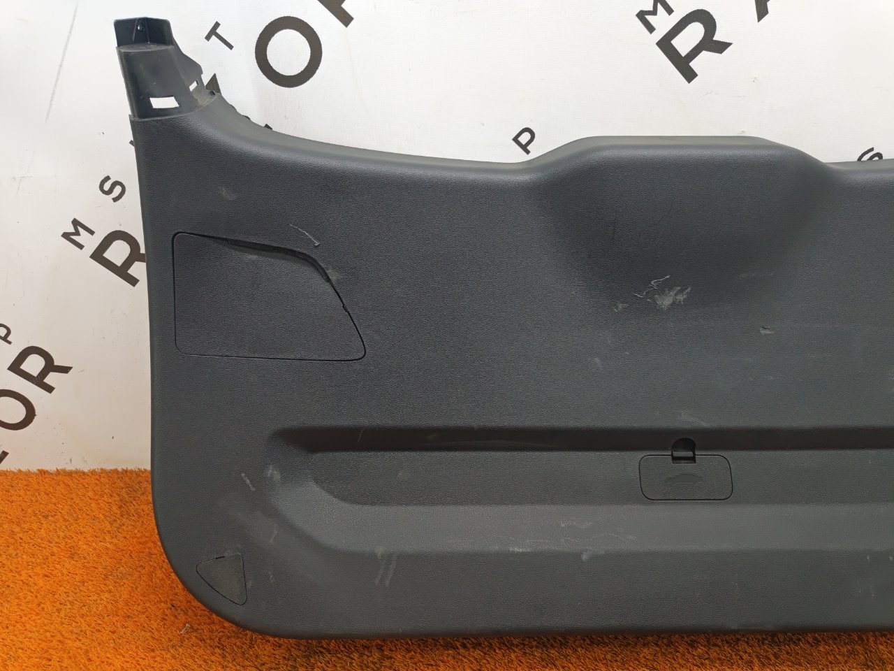 Обшивка двери багажника