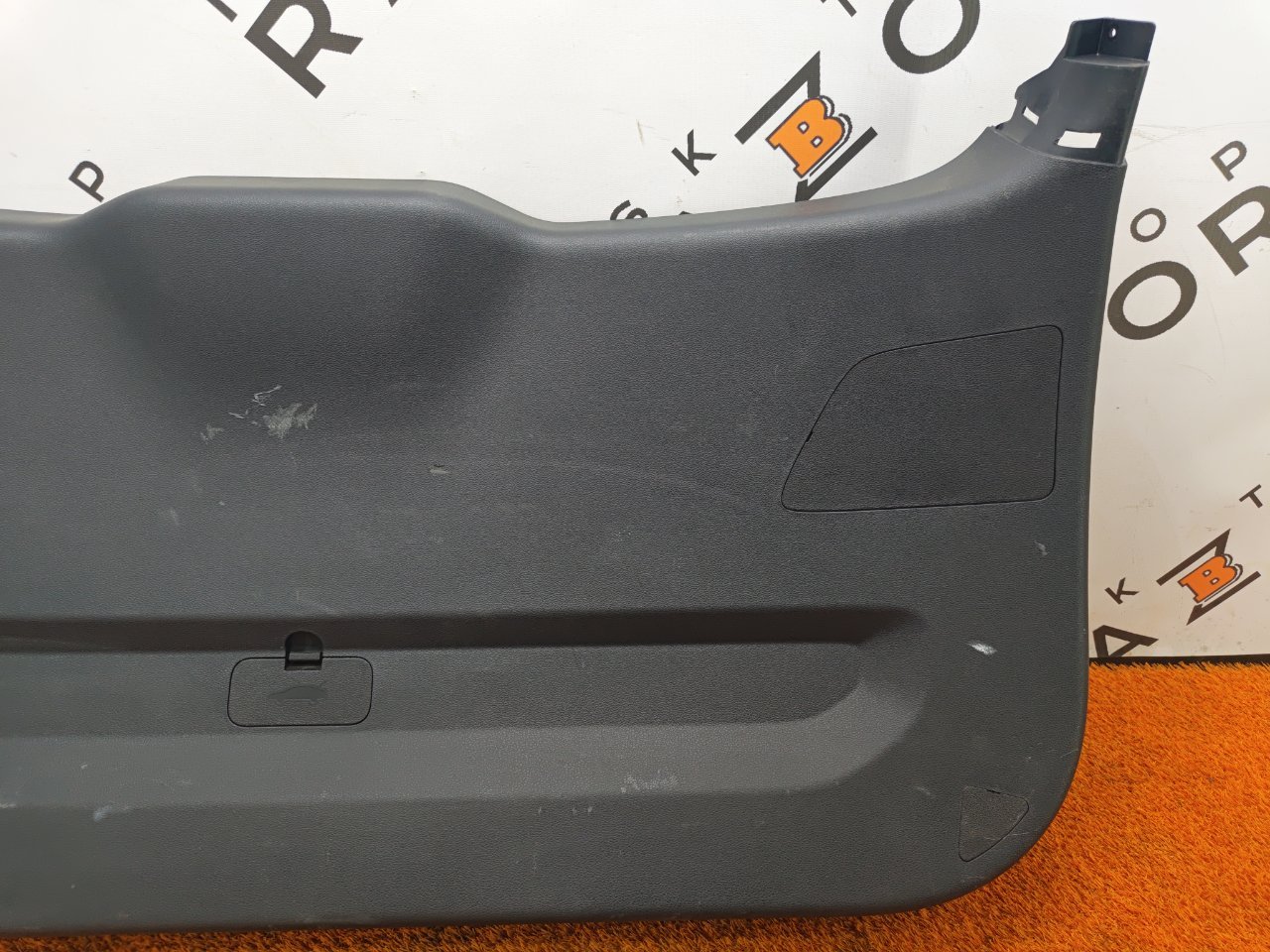 Обшивка двери багажника