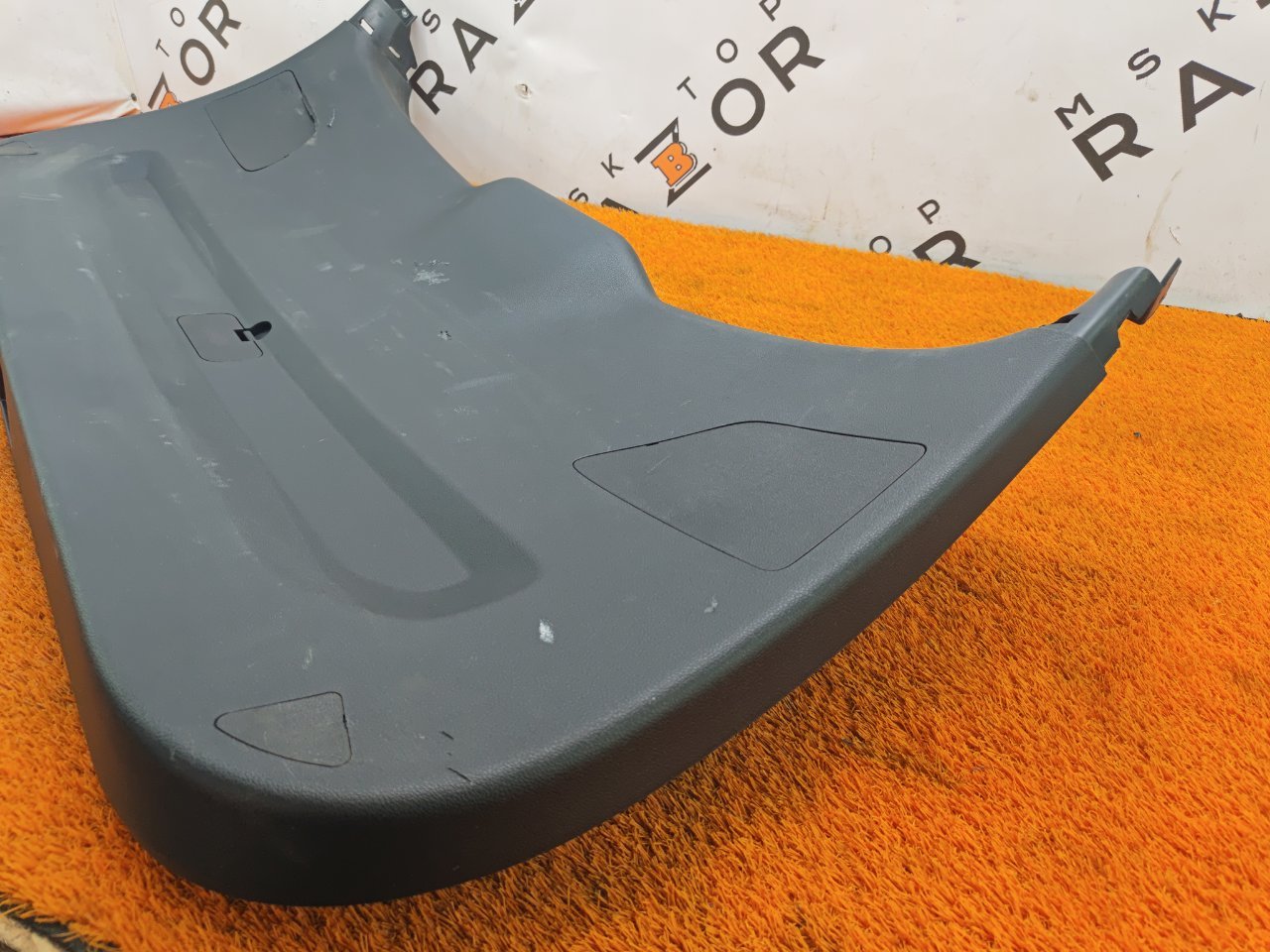 Обшивка двери багажника