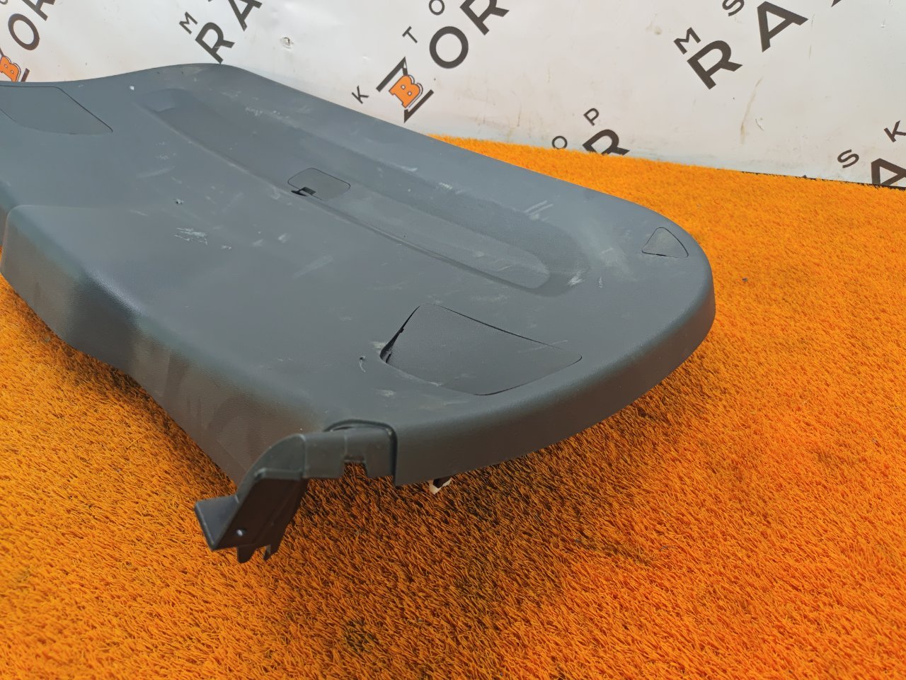 Обшивка двери багажника