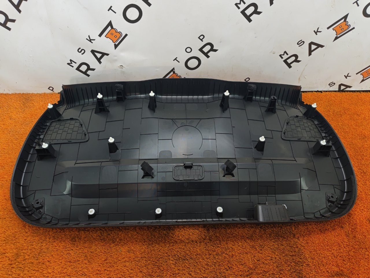 Обшивка двери багажника