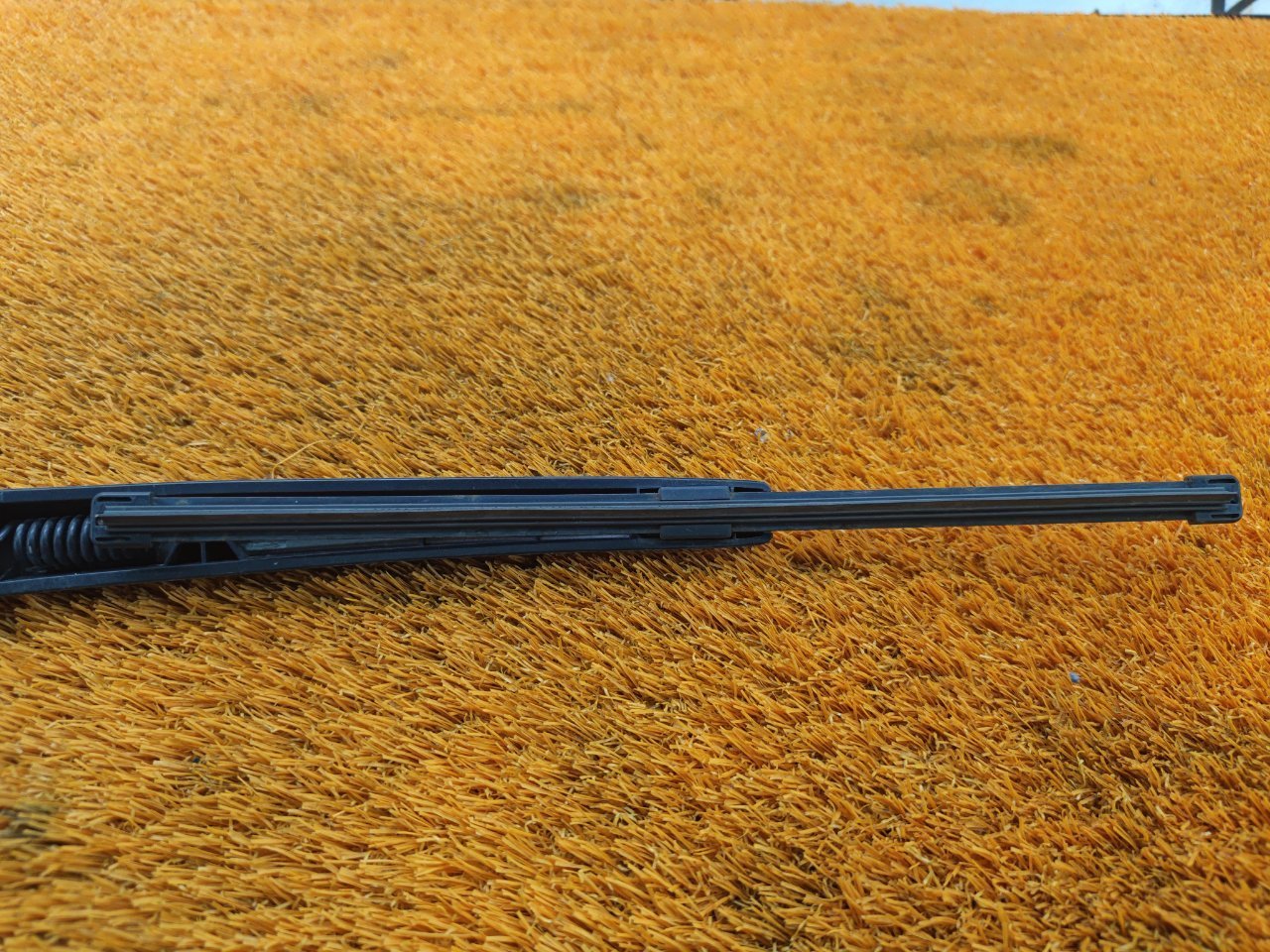 Поводок стеклоочистителя багажника