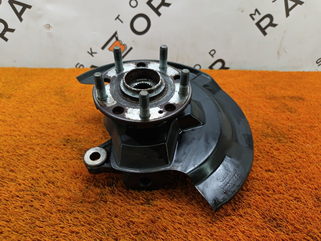 Кулак поворотный