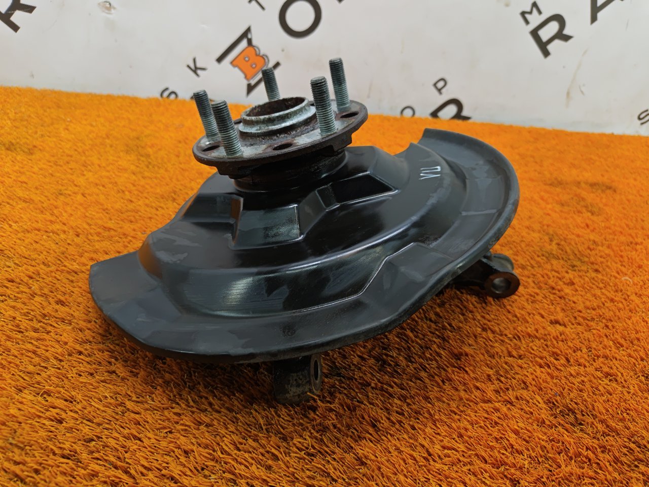 Кулак поворотный